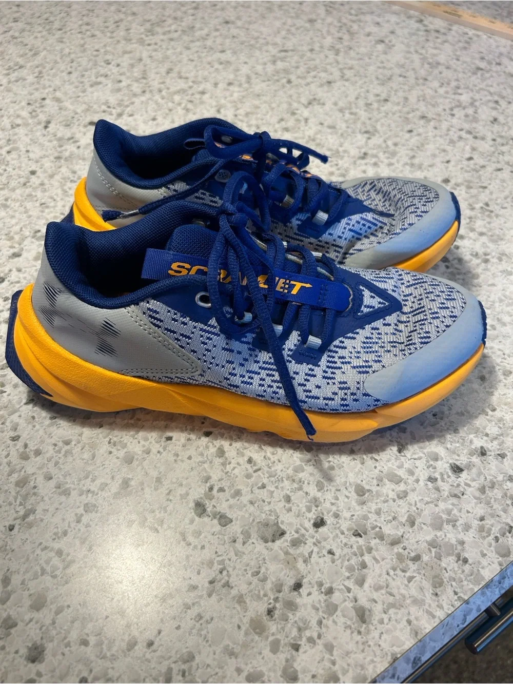 Under Armour Scramjet 5 GS kids sneakers size 5 5Y blue orange